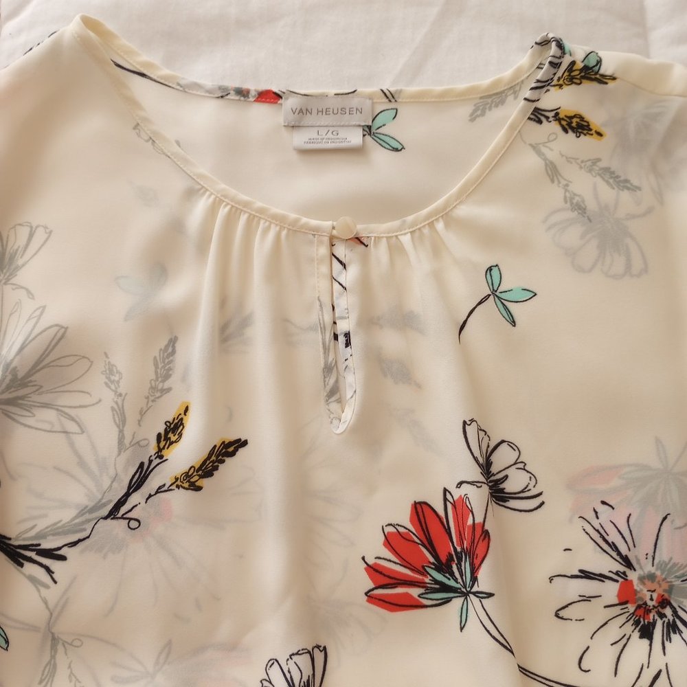 Cream Long flutter sleeved floral blouse
